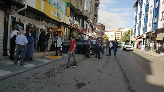Faciadan kıl payı dönüldü, o anlar güvenlik kamerasına yansıdı