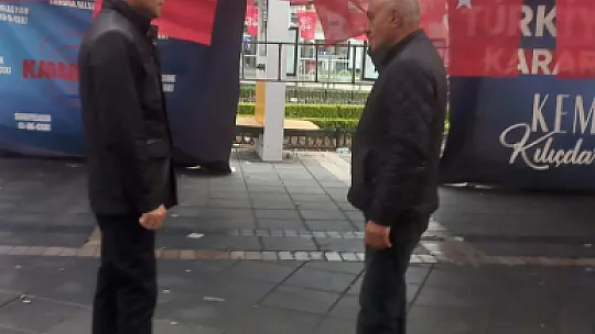 Kayseri'de CHP'nin seçim standına çirkin saldırı