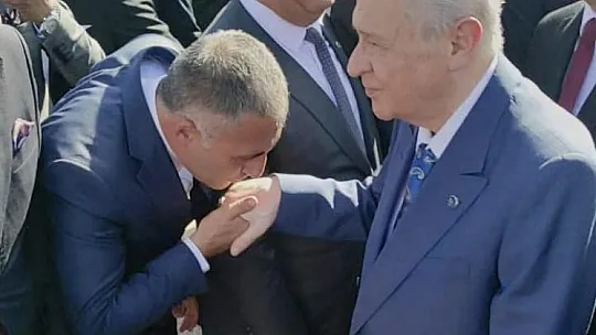 MHP Lideri Bahçeli Kayseri'ye geldi! AK Parti'den dikkat çeken karşılama...