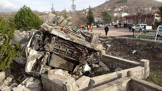 Tır dehşet saçtı: 2 yaralı