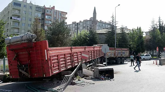 Freni patladığı iddia edilen kamyonet dehşet saçtı!!