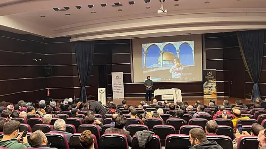 Savaş Muhabiri Adem Özköse'den duygu yüklü konferans