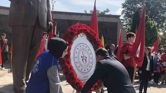Kutlamaların adresi Cumhuriyet Meydanı...