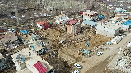 Göksun'da güç birliği ile yaralar sarılıyor