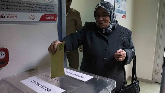 Havaalanında sandıklar doluyor