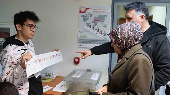 Havaalanında sandıklar doluyor