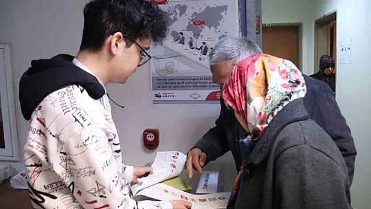Havaalanında sandıklar doluyor