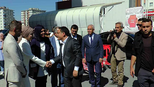 Hayata Dokunanlar Derneği, ihtiyaç sahiplerinin yanında