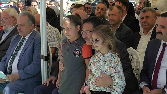 Hayata Dokunanlar Derneği, ihtiyaç sahiplerinin yanında