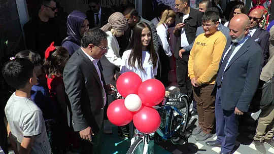 Hayata Dokunanlar Derneği, ihtiyaç sahiplerinin yanında