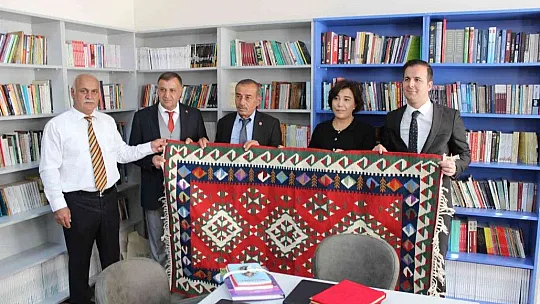 Hayırsever İş Kadını Tomarza'ya Kütüphane açtı!