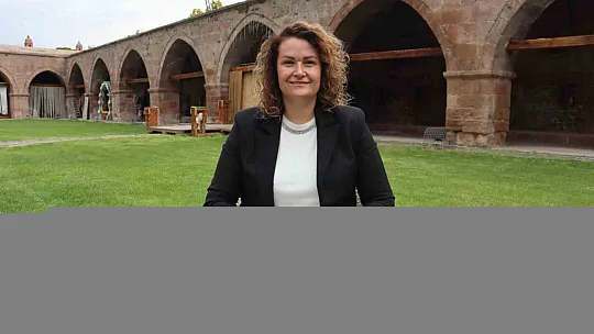 Hem tanıtıyorlar hem para kazanıyorlar