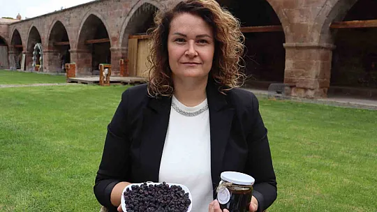 Hem tanıtıyorlar hem para kazanıyorlar