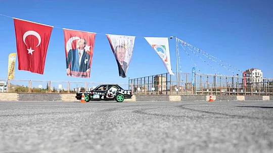 Oto yarış tutkunları yoğun ilgi gösterdi