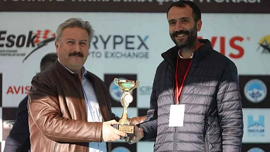 Oto yarış tutkunları yoğun ilgi gösterdi
