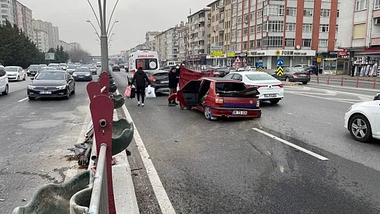 Otomobil hurdaya döndü
