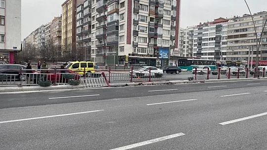 Otomobil hurdaya döndü