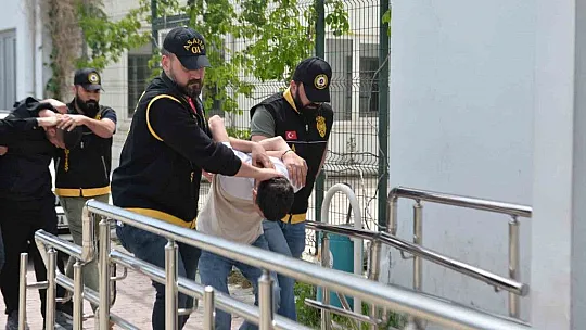 Husumetliler çatıştı, olayla alakası olmayan koca öldü, karısı yaralandı: 4 tutuklama