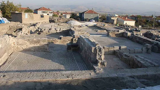 İç Anadolu'nun en büyük mozaik yapısı ortaya çıkıyor