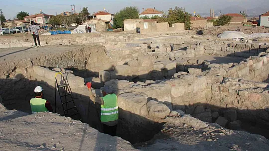 İç Anadolu'nun en büyük mozaik yapısı ortaya çıkıyor