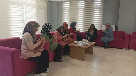 İlmekleri ihtiyaç sahibi çocuklar için atıyorlar