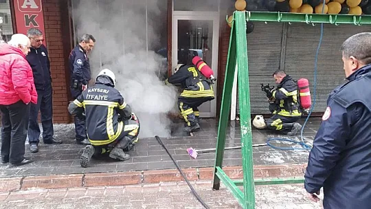 İş yeri deposunda yangın
