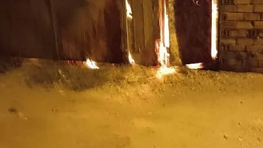 İş yerinde yangın! Küle döndü...