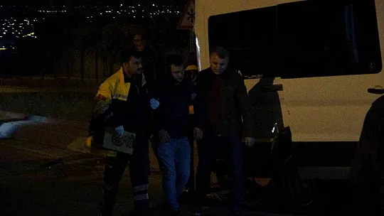 İşçi servisi sinyalizasyon direğine çarptı: 2'si ağır 9 yaralı