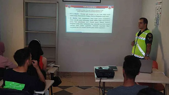 Jandarmadan sürücü adaylarına trafik eğitimi