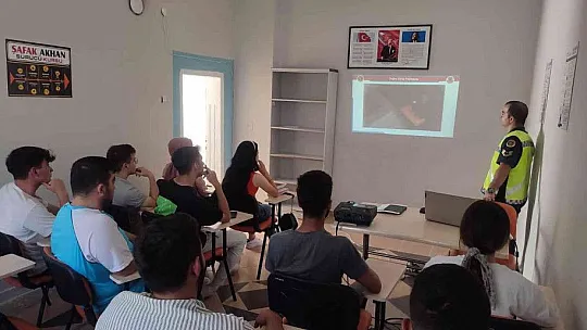 Jandarmadan sürücü adaylarına trafik eğitimi
