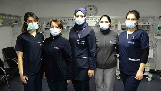 Kaçmak yerine yeni doğan bebekleri korudular