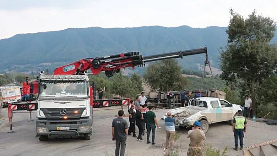 Kahramanmaraş'ta cenazeye dalan kamyon alandan kaldırıldı