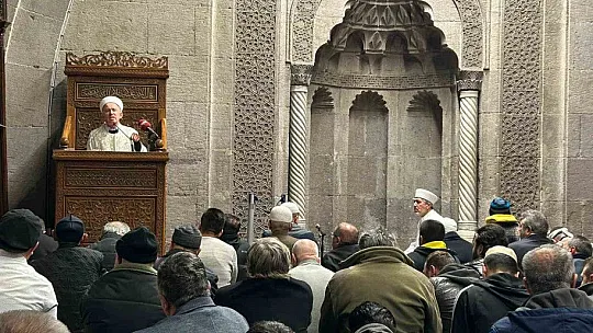 Berat kandili'nde dualar depremzedeler için yapıldı