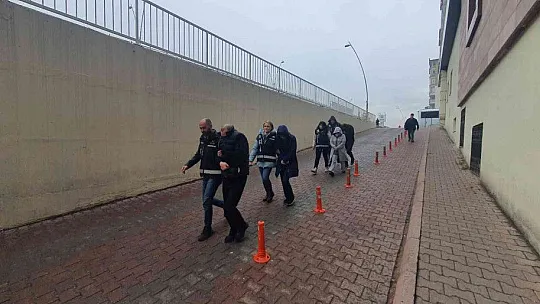 Kar vaadiyle vatandaşlardan yüksek miktarlarda para alıp geri ödemeyen 4 kişiye adli kontrol