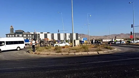 Kardeşleri ayıran kaza güvenlik kamerasında