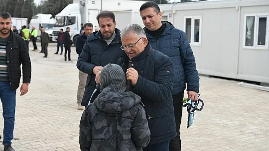 KAYMEK'in Kışlık Örgüleri Depremzedeleri Isıtıyor
