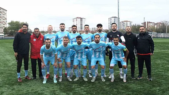 Lider bir kez daha kazandı