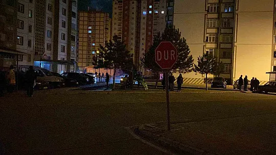 Deprem sonrası vatandaş kendini sokağa attı
