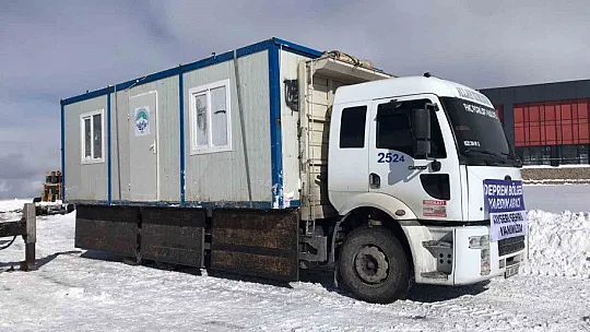 Adıyaman'a iş makineleri, Elbistan'a konteynır gönderildi
