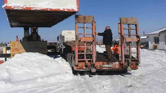 Adıyaman'a iş makineleri, Elbistan'a konteynır gönderildi