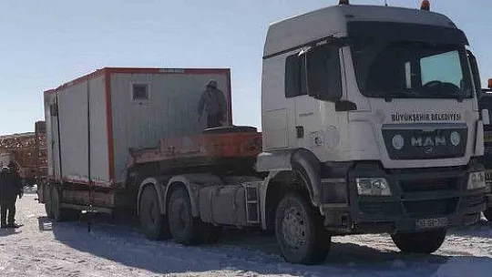 Adıyaman'a iş makineleri, Elbistan'a konteynır gönderildi