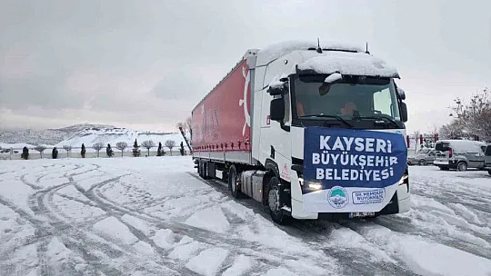 Deprem bölgesine 3 kamyon ve 20 yardım tırı