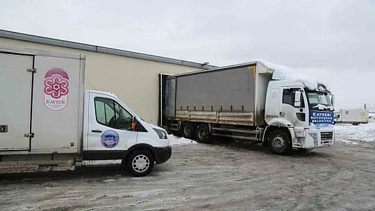 Deprem bölgesine 3 kamyon ve 20 yardım tırı