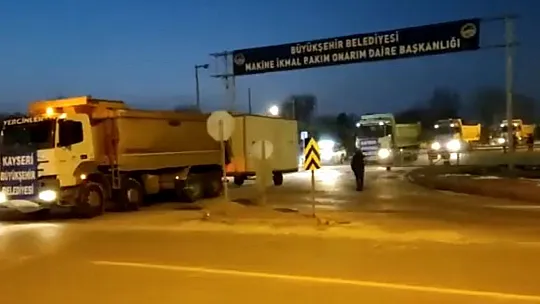 Deprem bölgesine 5 kamyon, 1 pikap ve 1 karavan daha sevk edildi