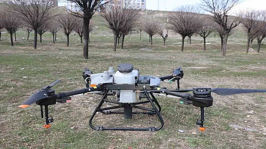 Kayseri'de drone ile ilaçlama