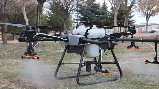 Kayseri'de drone ile ilaçlama