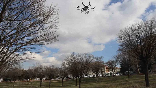 Kayseri'de drone ile ilaçlama