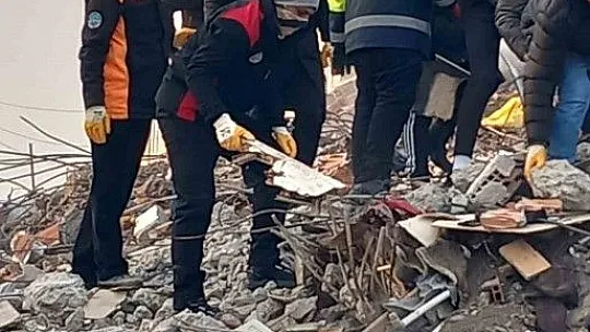 Büyükşehir, deprem bölgesi Osmaniye'de de yaraları sarıyor