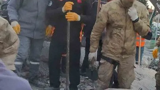 Büyükşehir, deprem bölgesi Osmaniye'de de yaraları sarıyor