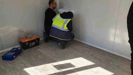 Afet bölgesinde konteyner çarşı yapımı tüm hızıyla sürüyor